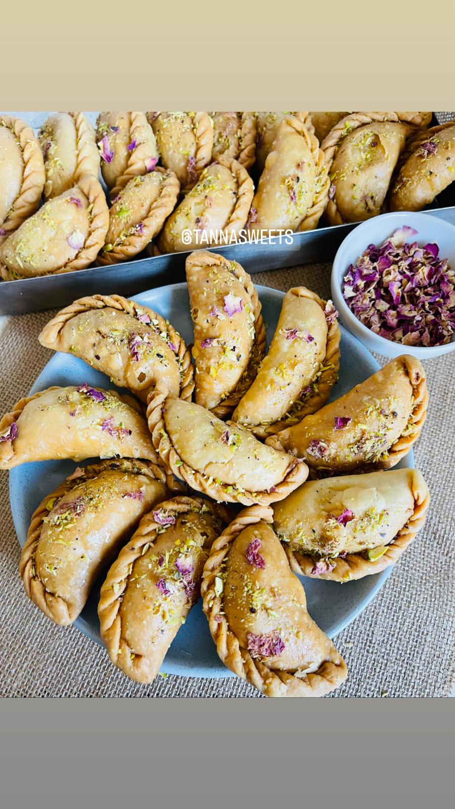 Suji Mawa Gujiya