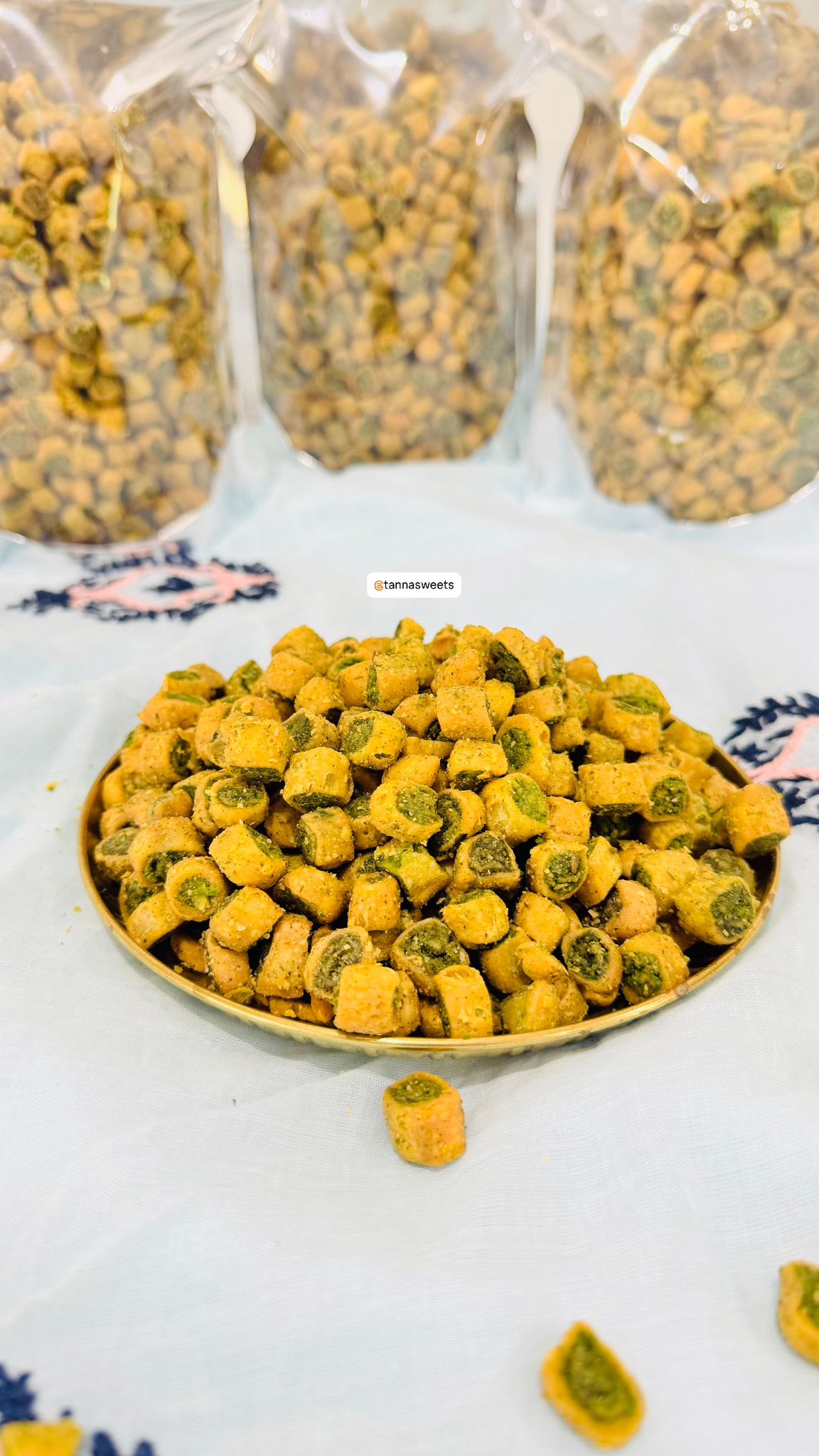 Methi Bhakharvadi (Button Size)